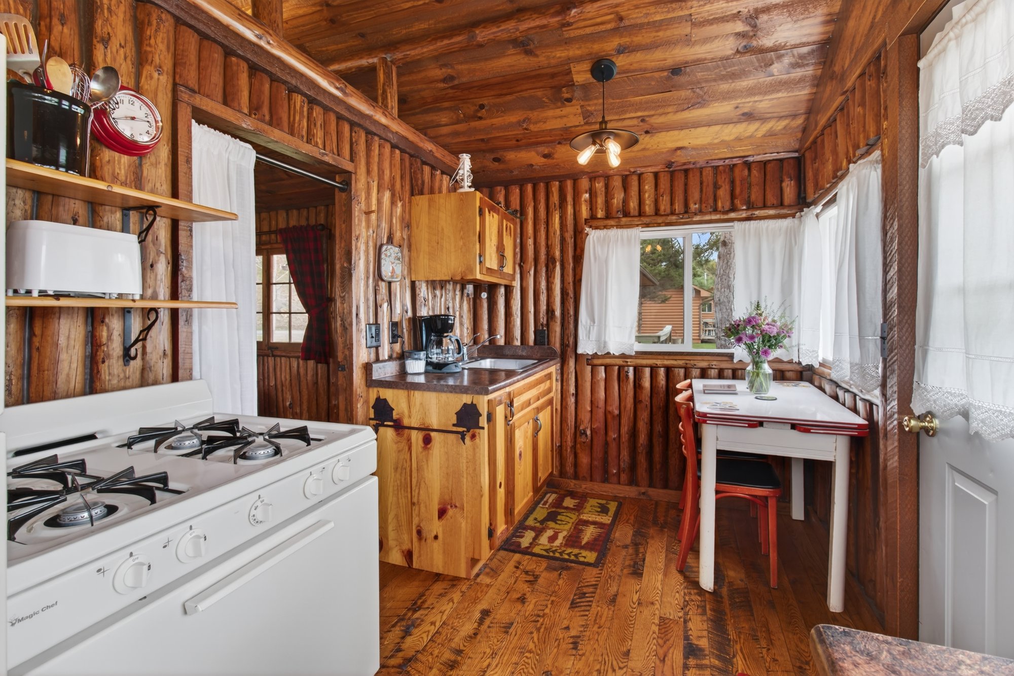 002_Cabin 1 Interior 1 (2)