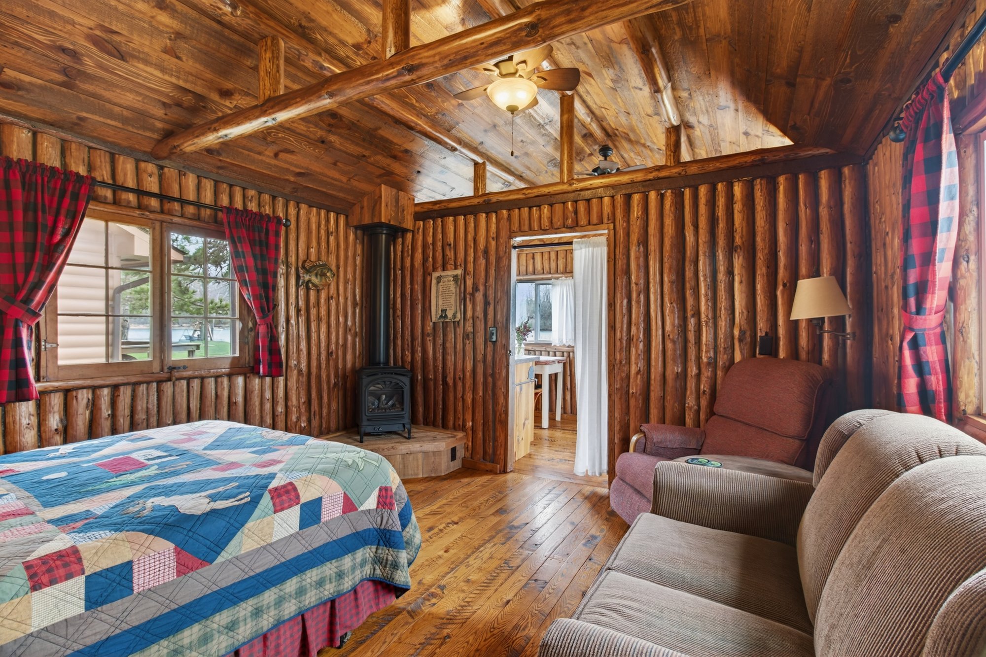 003_Cabin 1 Interior 2 (4)