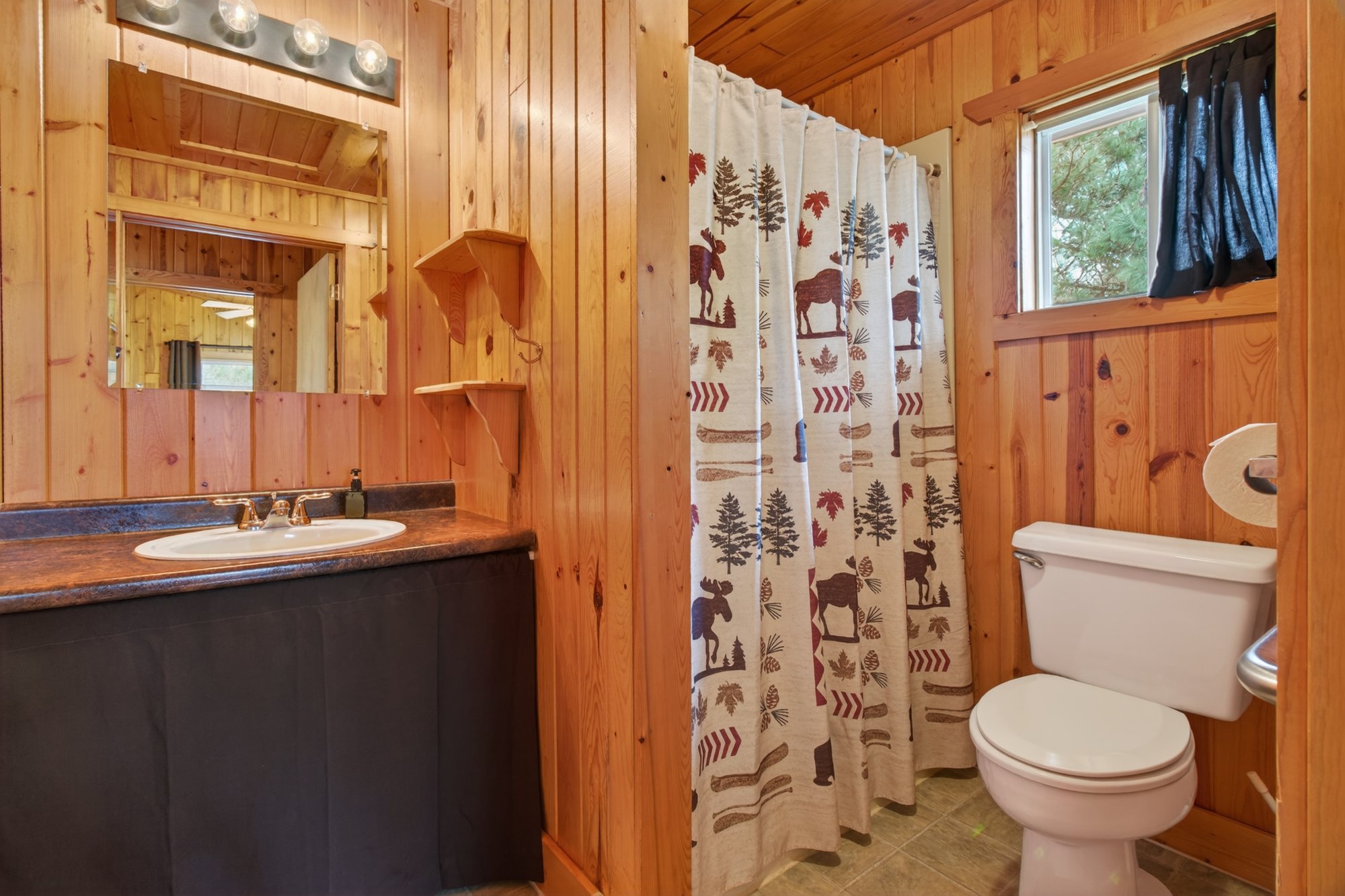 028_Cabin 8 Interior 6 (1)