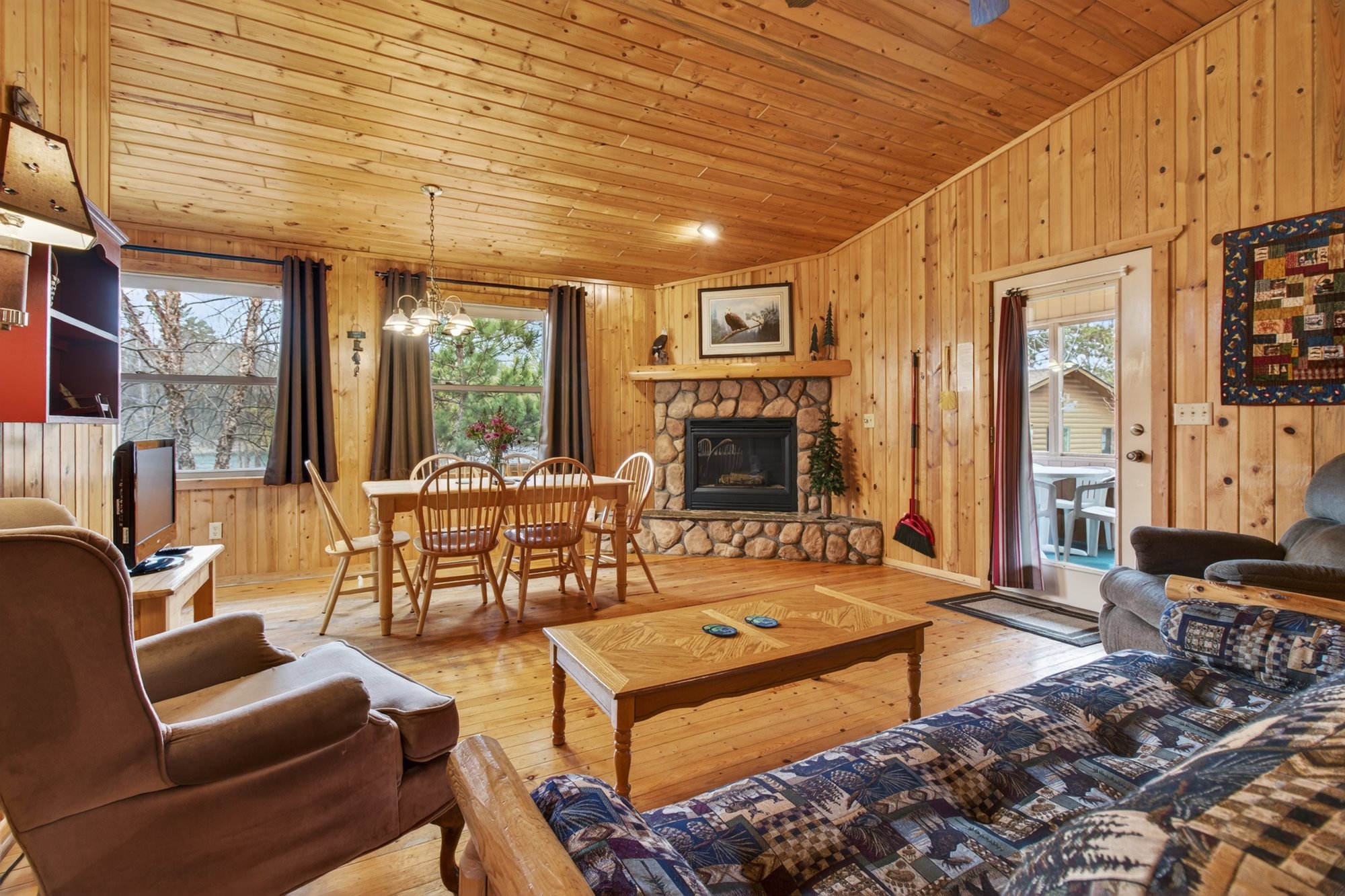 031_Cabin 9 Interior 2 (1)