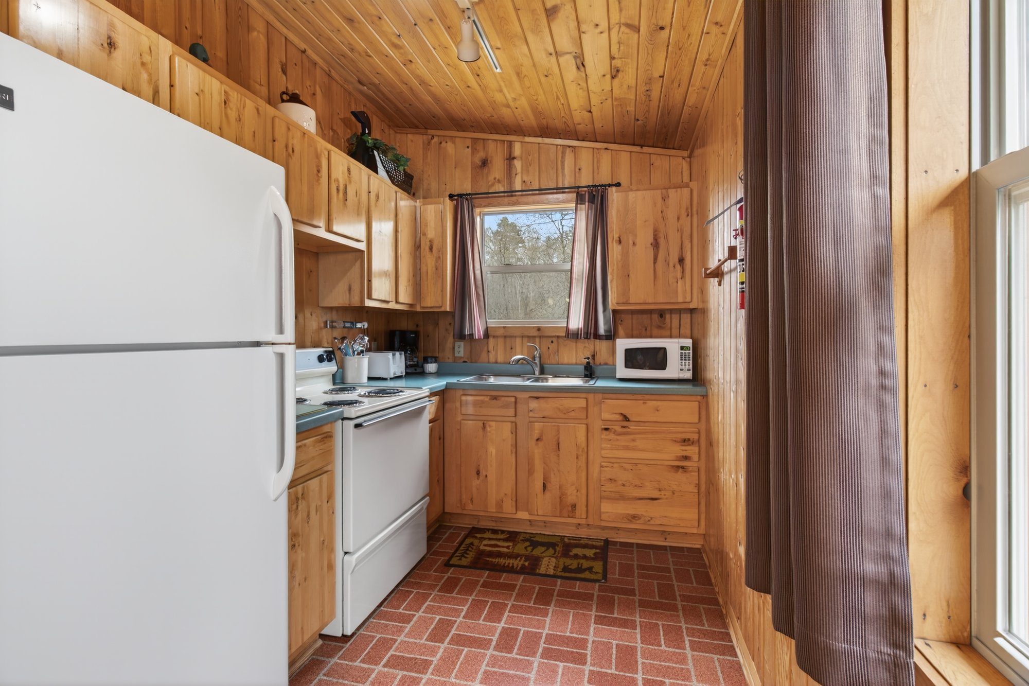 032_Cabin 9 Interior 3 (1)