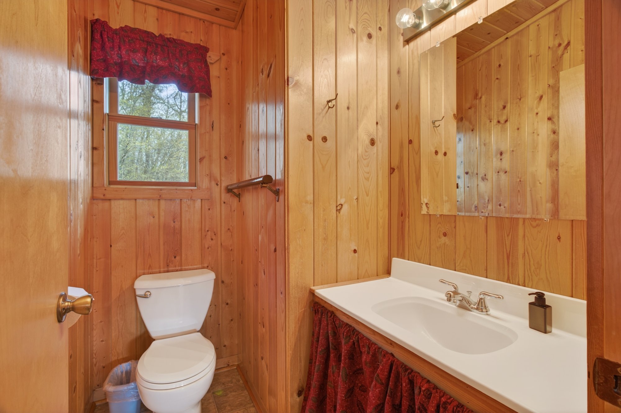 035_Cabin 9 Interior 6 (1)