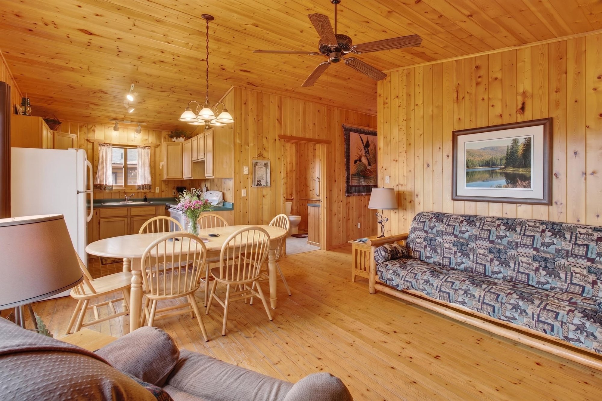 047_Cabin 12 Interior 1 (1)