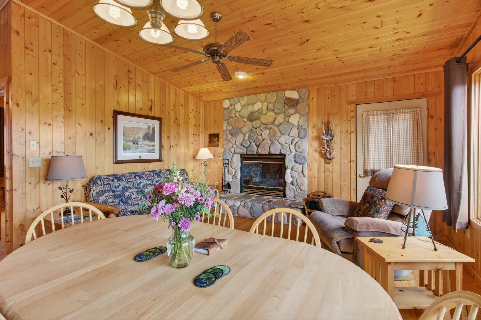 048_Cabin 12 Interior 2 (4)