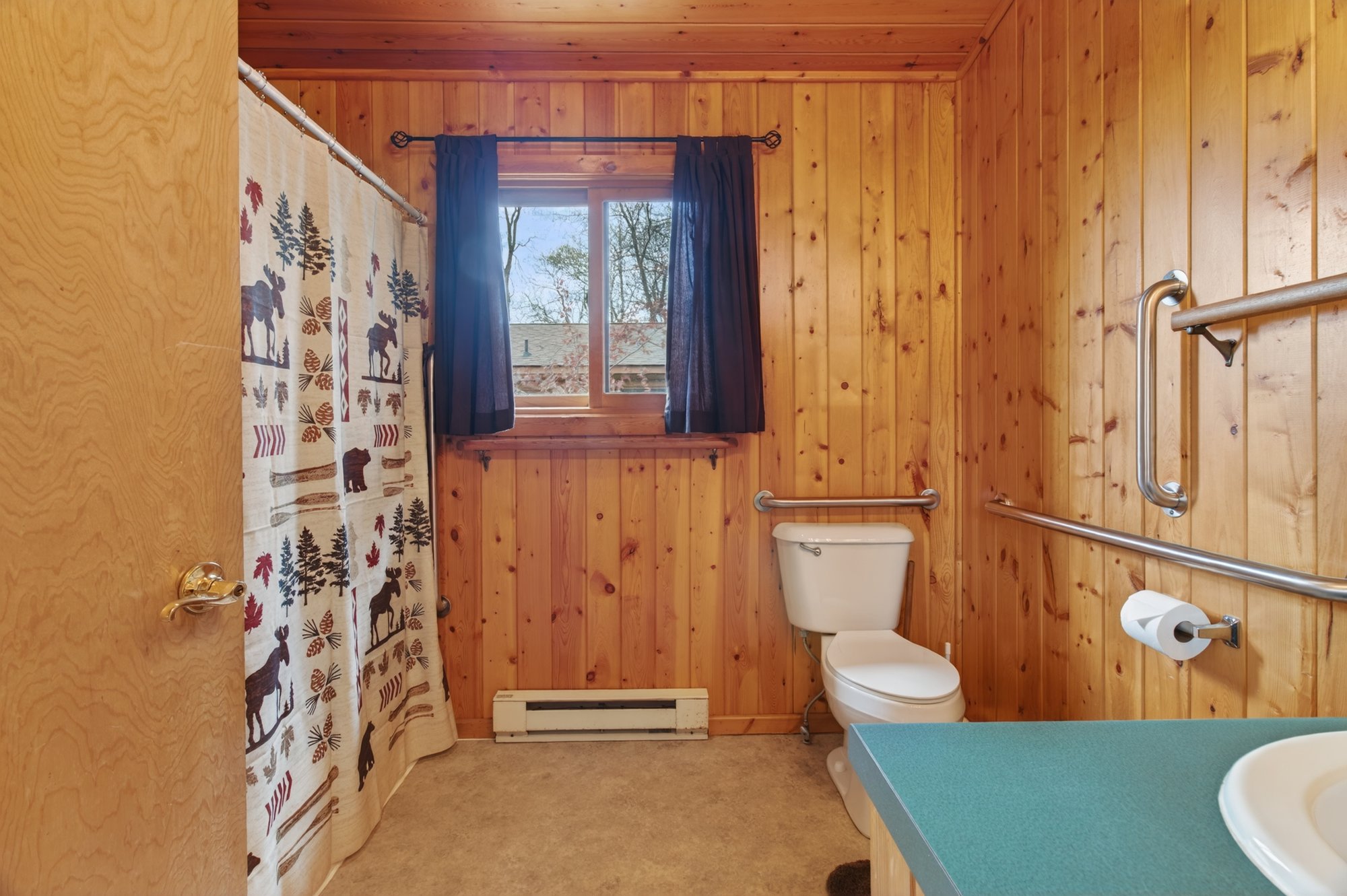 050_Cabin 12 Interior 4 (2)