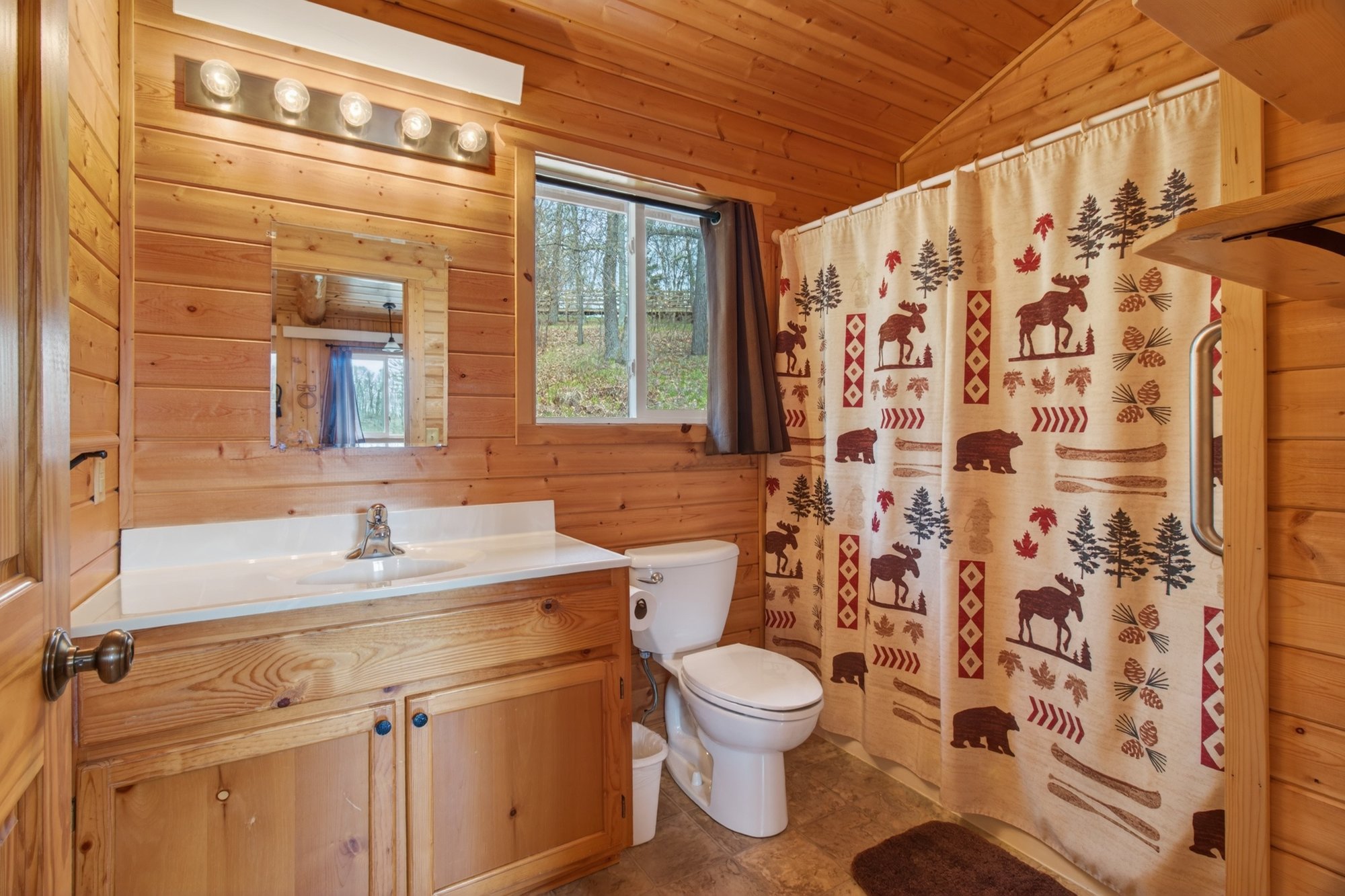 013_Cabin 4 Interior 6 (1)
