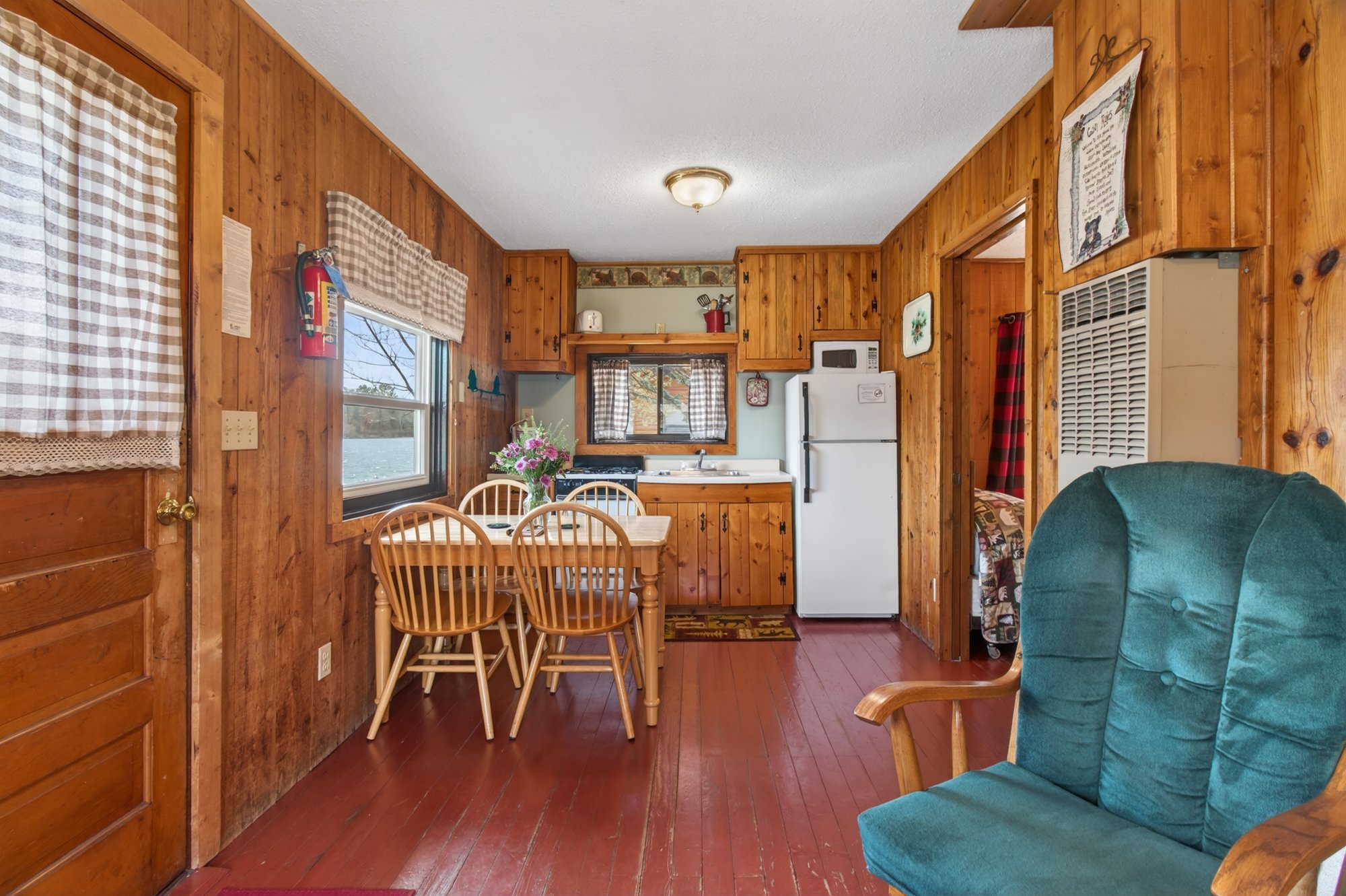 017_Cabin 7 Interior 1 (1)