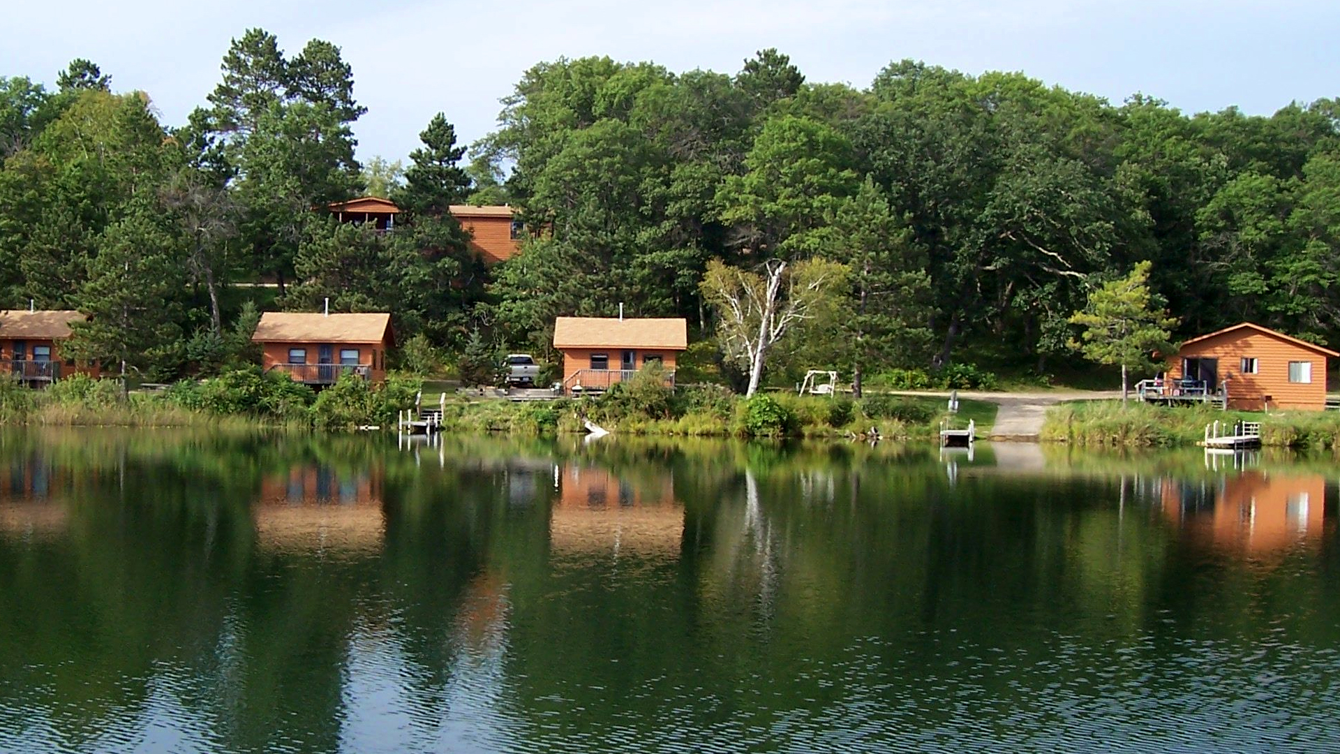 Lakeside Family Getaways: Discover Pine Terrace Resort’s 2-Bedroom Cabins