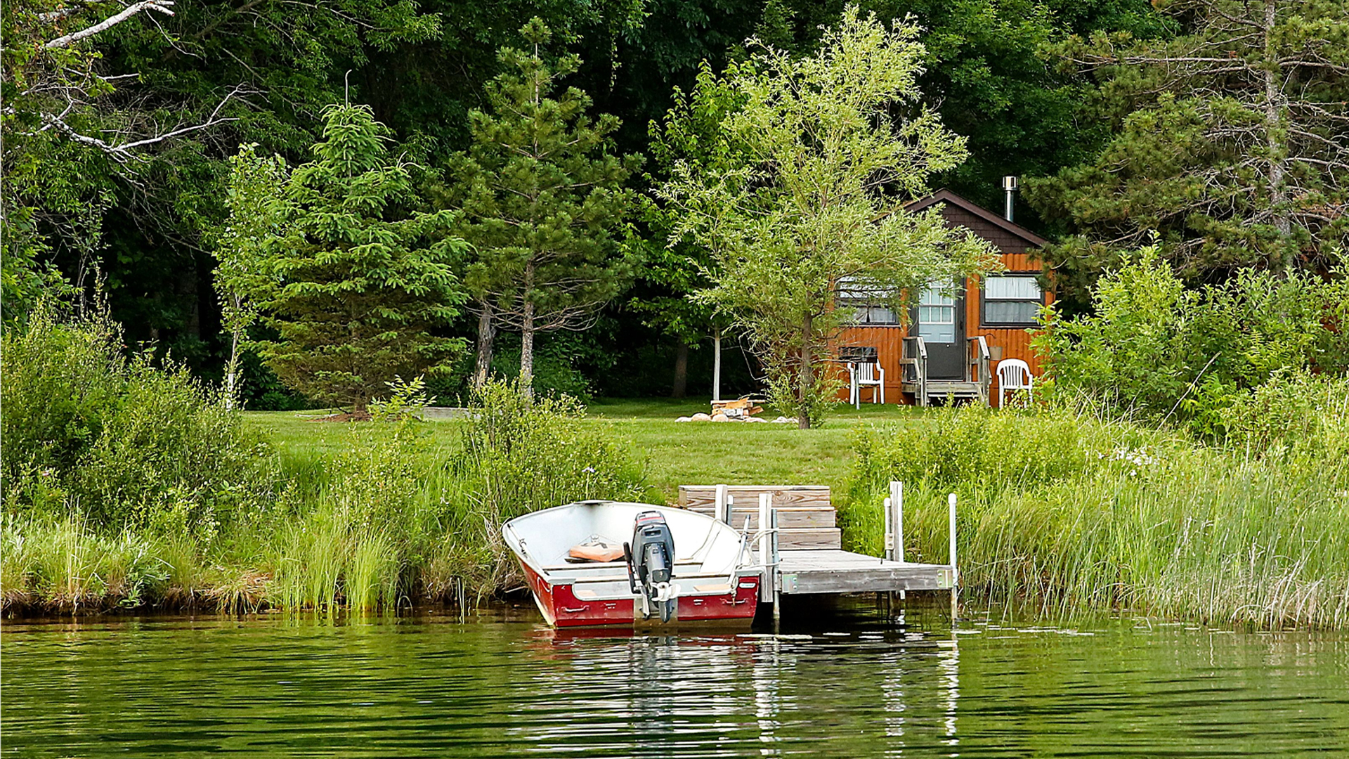 Log Cabin Lakeside Escape: Discover Pine Terrace Resort’s 1-Bedroom Cabin
